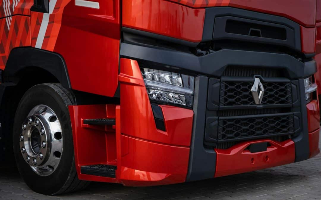 Les poids lourds électriques prennent la route : la révolution silencieuse qui fait du bruit