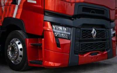 Les poids lourds électriques prennent la route : la révolution silencieuse qui fait du bruit